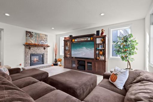 1540 Deephaven Drive, Woodbury, MN 55129