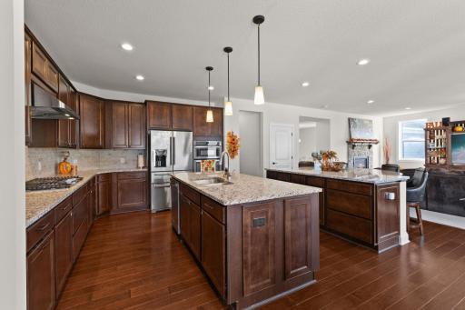 1540 Deephaven Drive, Woodbury, MN 55129