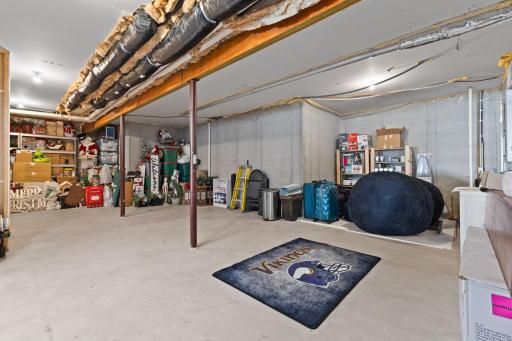 1540 Deephaven Drive, Woodbury, MN 55129