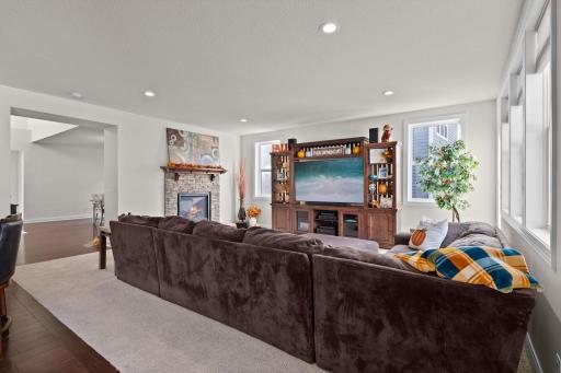 1540 Deephaven Drive, Woodbury, MN 55129