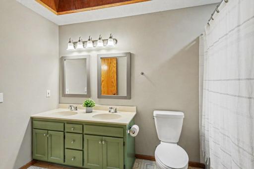 6610 Falstaff Road, Woodbury, MN 55125