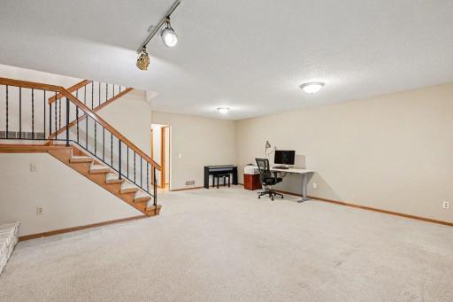 6610 Falstaff Road, Woodbury, MN 55125