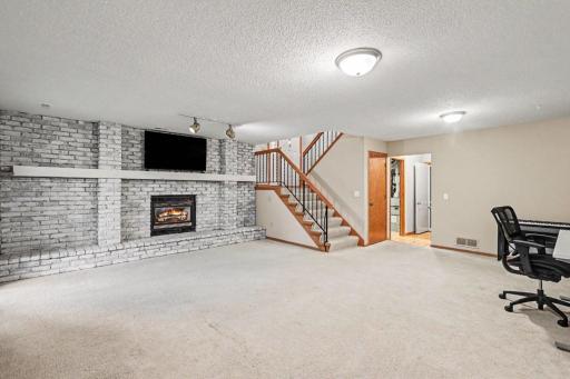 6610 Falstaff Road, Woodbury, MN 55125