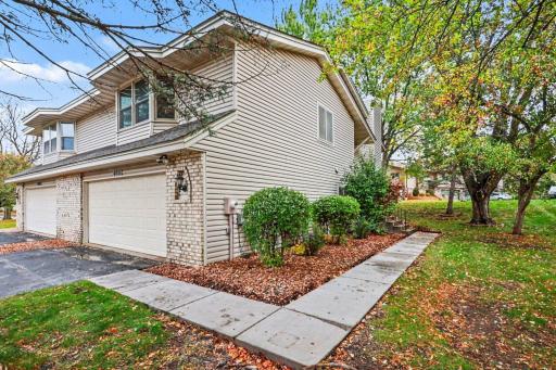 6610 Falstaff Road, Woodbury, MN 55125