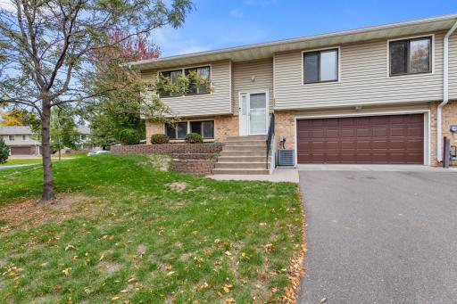 866 94th Avenue NE, Blaine, MN 55434