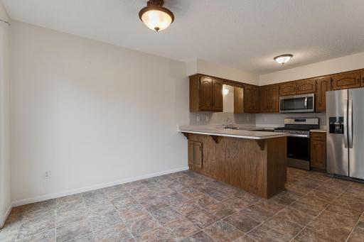 866 94th Avenue NE, Blaine, MN 55434