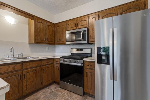 866 94th Avenue NE, Blaine, MN 55434