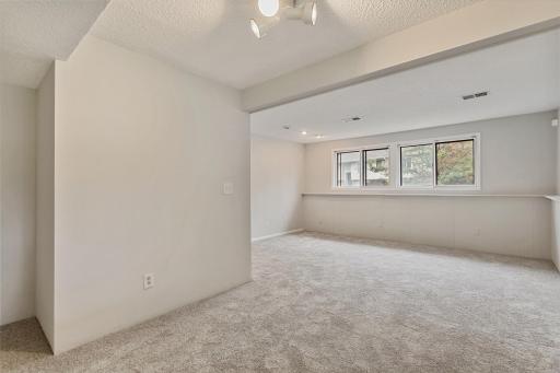 866 94th Avenue NE, Blaine, MN 55434