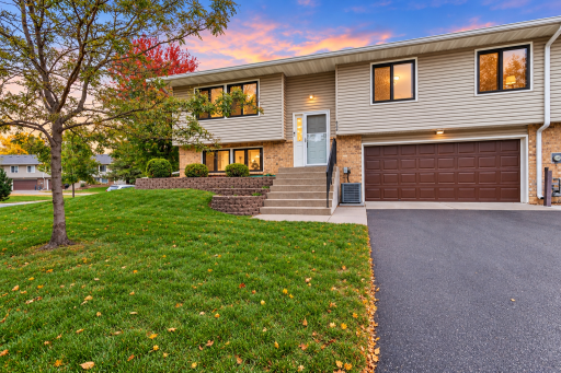 866 94th Avenue NE, Blaine, MN 55434