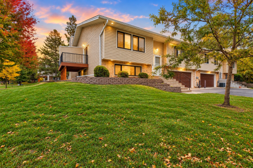 866 94th Avenue NE, Blaine, MN 55434
