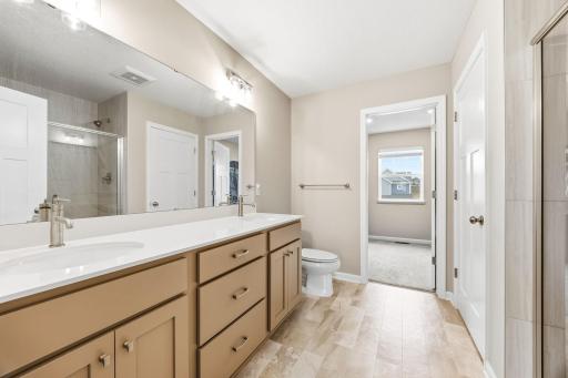 Owner's en-suite with extra convenient walk-in closet.