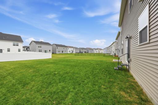 Hello neighbors! Make your move to Edgewater Landing, today!