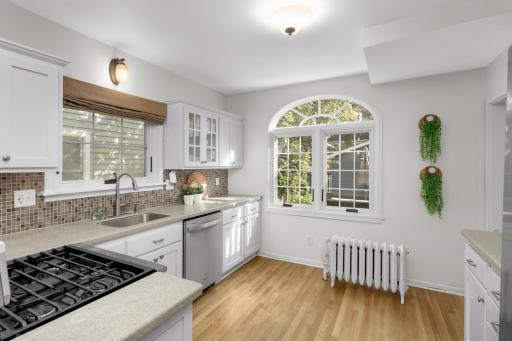 2194 Stanford Avenue, Saint Paul, MN 55105
