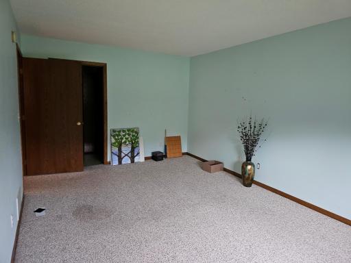 2704 9th Street SW, Willmar, MN 56201
