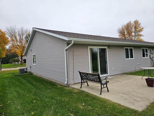 2704 9th Street SW, Willmar, MN 56201