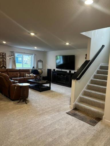 7604 38th Street N, Oakdale, MN 55128