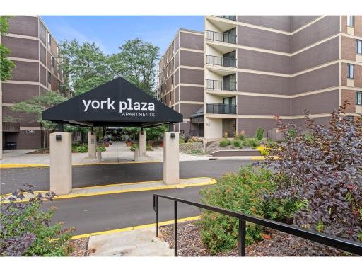 7200 York Avenue S, 101, Edina, MN 55435