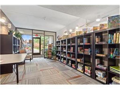 7200 York Avenue S, 101, Edina, MN 55435