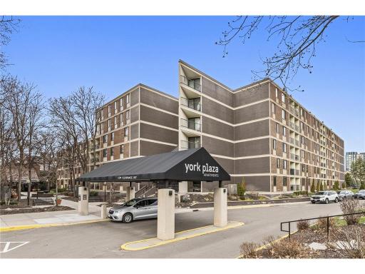 7200 York Avenue S, 101, Edina, MN 55435