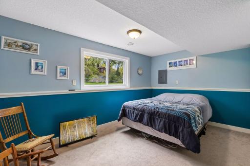 12313 Michelle Circle, Burnsville, MN 55337