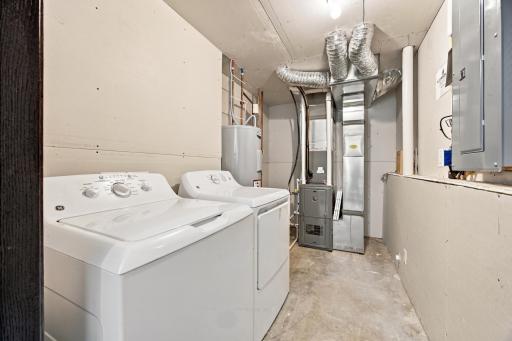 916 Eaglewood Avenue W, West Fargo, ND 58078