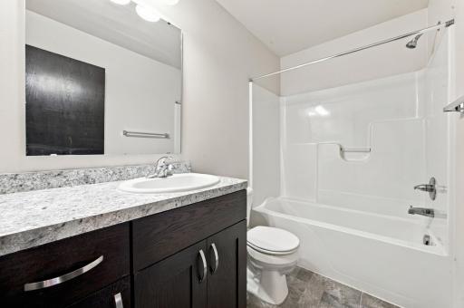 916 Eaglewood Avenue W, West Fargo, ND 58078