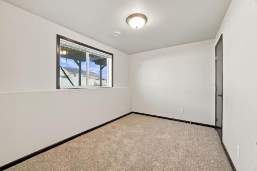 916 Eaglewood Avenue W, West Fargo, ND 58078