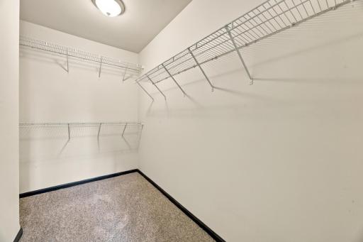 916 Eaglewood Avenue W, West Fargo, ND 58078