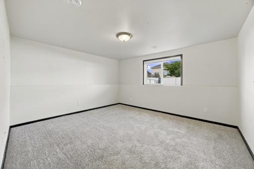 916 Eaglewood Avenue W, West Fargo, ND 58078