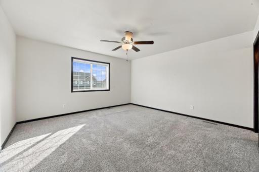 916 Eaglewood Avenue W, West Fargo, ND 58078