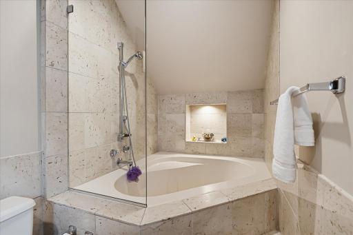 1221 / 1223 Mount Curve Avenue, Minneapolis, MN 55403