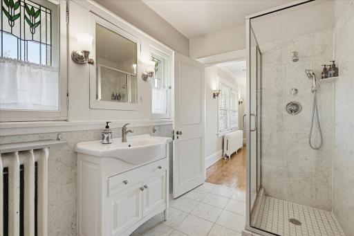 1221 / 1223 Mount Curve Avenue, Minneapolis, MN 55403