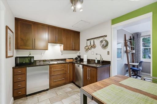 1221 / 1223 Mount Curve Avenue, Minneapolis, MN 55403