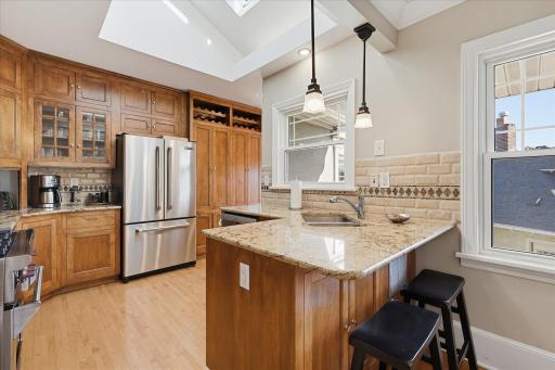 1221 / 1223 Mount Curve Avenue, Minneapolis, MN 55403