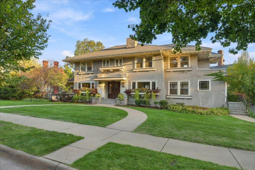 1221 / 1223 Mount Curve Avenue, Minneapolis, MN 55403