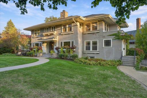 1221 / 1223 Mount Curve Avenue, Minneapolis, MN 55403