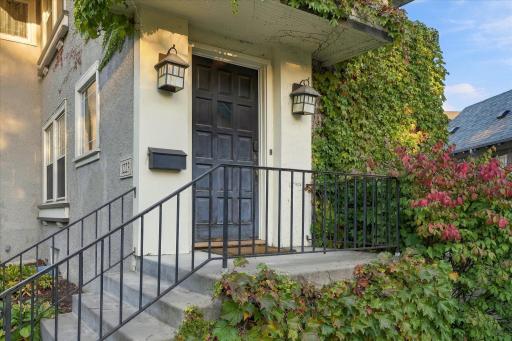 1221 / 1223 Mount Curve Avenue, Minneapolis, MN 55403
