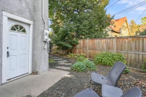 1221 / 1223 Mount Curve Avenue, Minneapolis, MN 55403