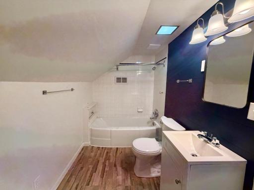 Full bathroom upstairs in close proximity to the bedrooms