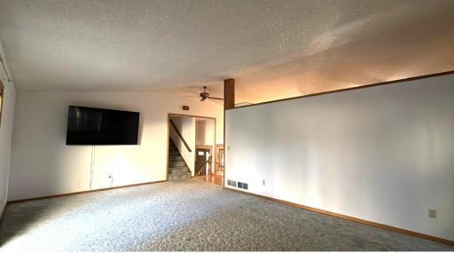 886 Iroquois Avenue, Saint Paul, MN 55119