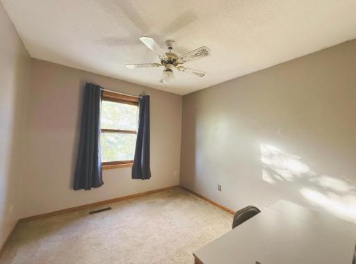 886 Iroquois Avenue, Saint Paul, MN 55119