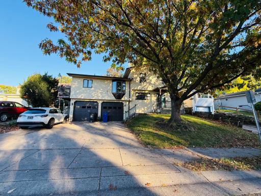 886 Iroquois Avenue, Saint Paul, MN 55119