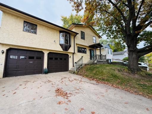 886 Iroquois Avenue, Saint Paul, MN 55119