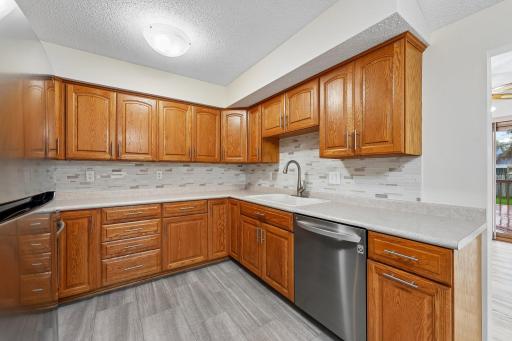 15-web-or-mls-Whitewater Trl-S1610-015.jpg