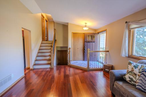 9142 Lanewood Lane N, Maple Grove, MN 55369