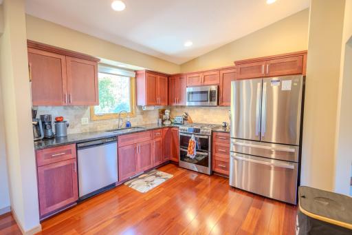9142 Lanewood Lane N, Maple Grove, MN 55369