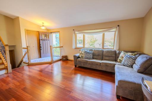 9142 Lanewood Lane N, Maple Grove, MN 55369
