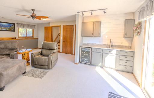 9142 Lanewood Lane N, Maple Grove, MN 55369