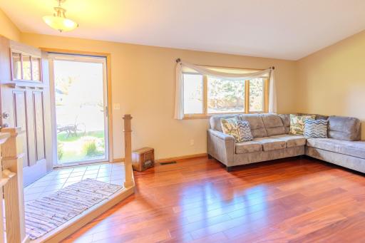 9142 Lanewood Lane N, Maple Grove, MN 55369