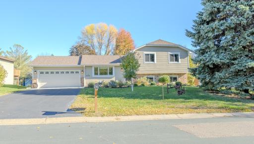 9142 Lanewood Lane N, Maple Grove, MN 55369